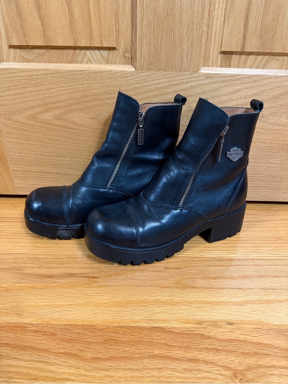 Harley Davidson women’s black leather heeled motorcycle boots with zippers